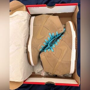 Nike Dunk Sky Hi
Desert Camo (Women's)